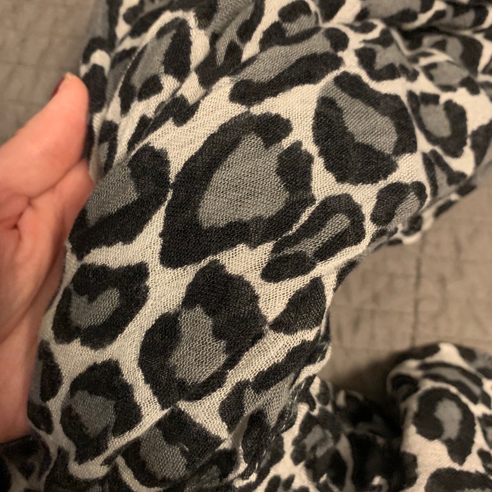 Kirra grey cheetah scarf! 🖤 - Picture 2 of 3